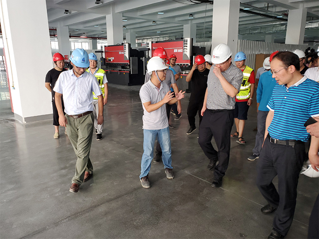 吳中區領導考察調研重點項目蘇州禾望 (2).jpg