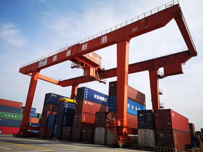 HV500變頻器應用于港口集裝箱行走天車---2.jpg