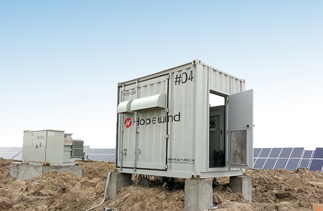 1676887790548649oGPx.jpg 禾望光伏并網逆變房在內蒙批量并網發電 (1).jpg