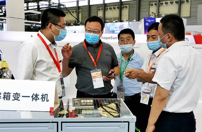 1676894539406026FSEb.jpg 實至名歸禾望再獲SNEC十大亮點“兆瓦級翡翠獎”-2.jpg