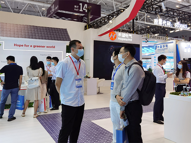 1676965968480311VdGU.jpg 圳撼來襲 禾望電氣攜綠色能源解決方案亮相清潔能源博覽會 (5).jpg